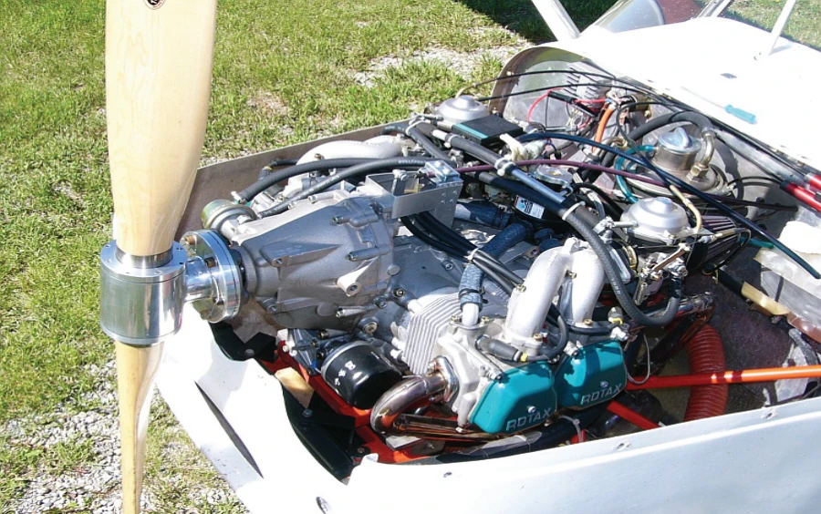 A water-cooled 4-cycle engine.