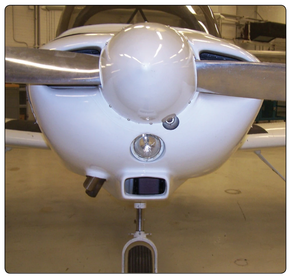 Inlet scoop in engine cowling.