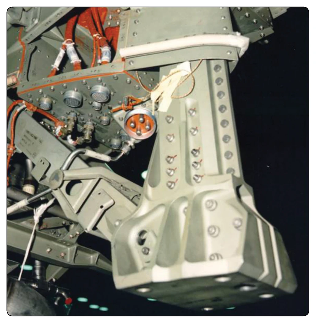 Turbine engine front mount.