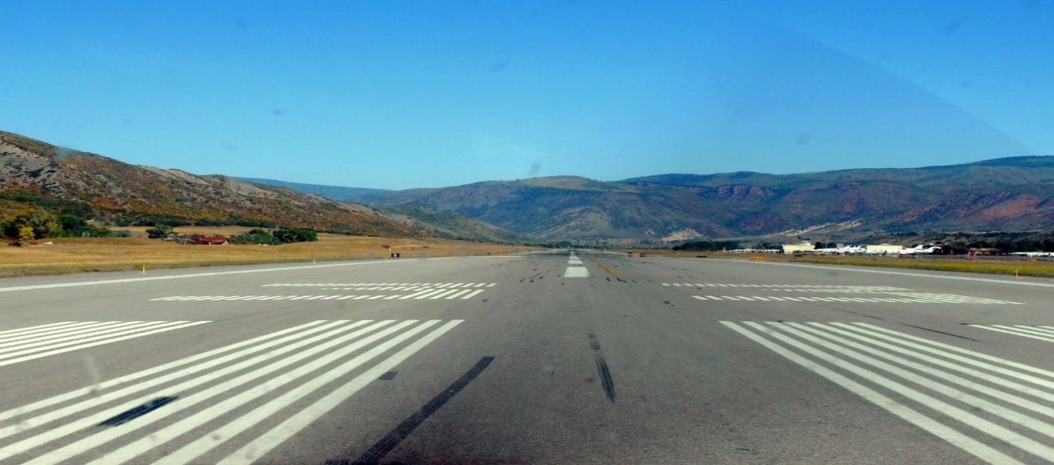 Figure 4-10. Departing from Runway 33, Aspen/Pitkin County Airport (KASE), elevation 7,820 feet.