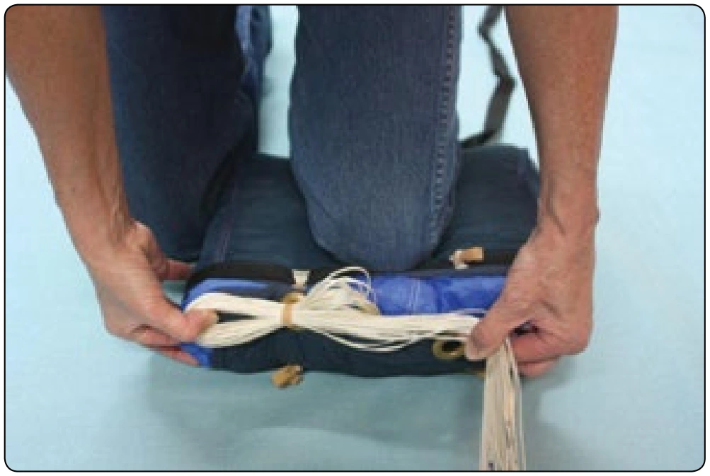 Figure 4-30. Make a locking stow.