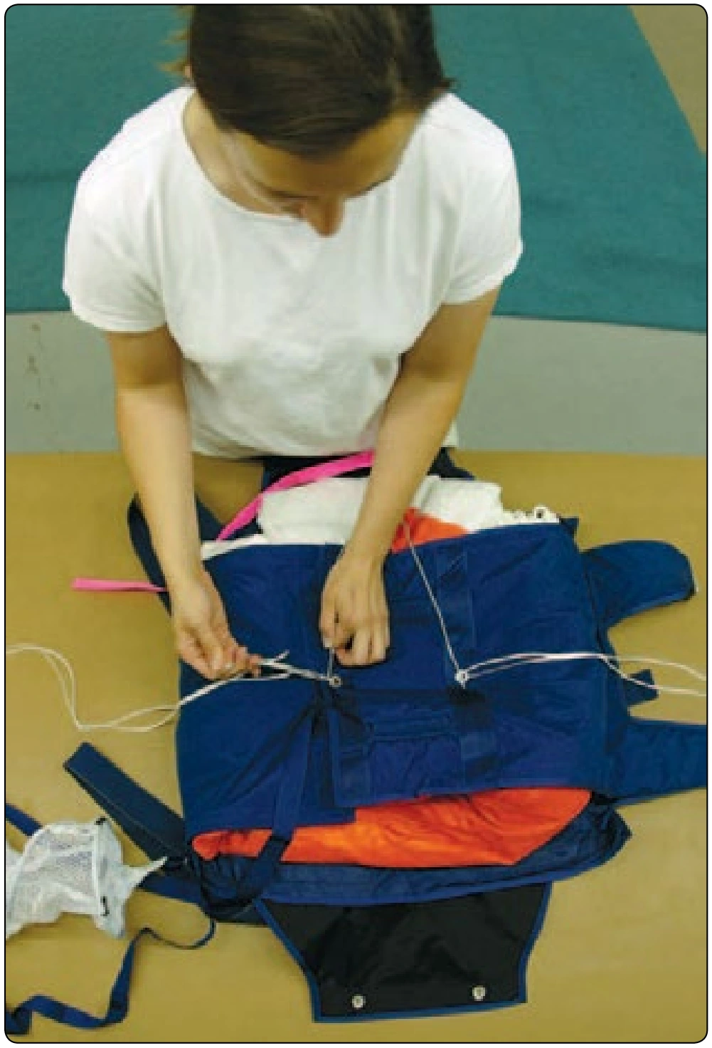 Figure 5-60. Closing bottom flap.