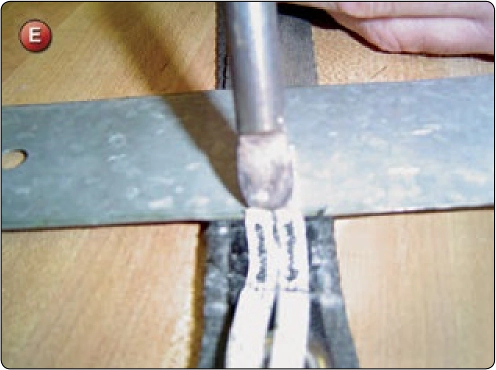 Main Riser 3-Ring Locking Loop Replacement, procedure photograph 5 (source page 7-64).